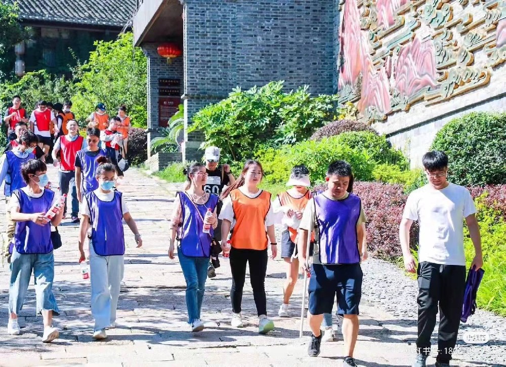 數(shù)字化轉(zhuǎn)型下的團建變革：線上線下融合增強團隊凝聚力